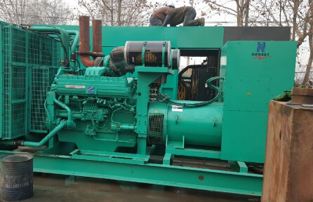 周村发电机组如何判断水冷式机油散热器内部是否需要清洗？